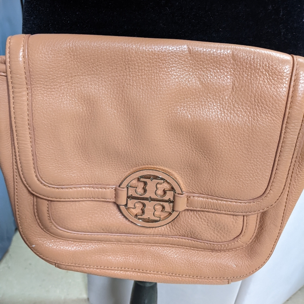 Closing my store !!! Tory Burch Pebbled Leather Crossbody Bag in Camel Tan